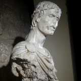 Il maniero barlettano, risalente all�XI secolo, conserva alcune importanti tracce del passaggio del sovrano, oltre all�unica scultura al mondo che ritrae l�imperatore svevo